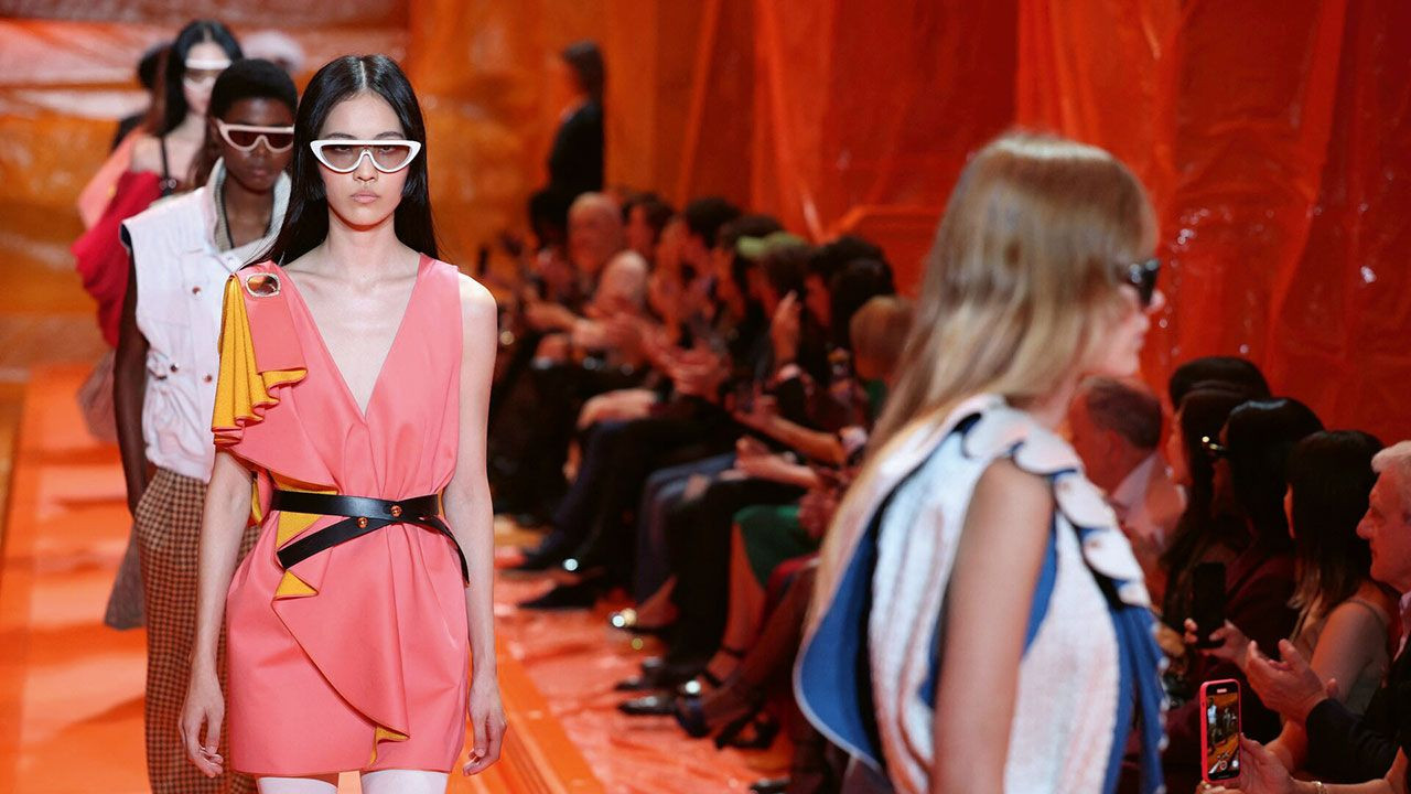 Stil: Retro fütürist güneş gözlüğü modelleri