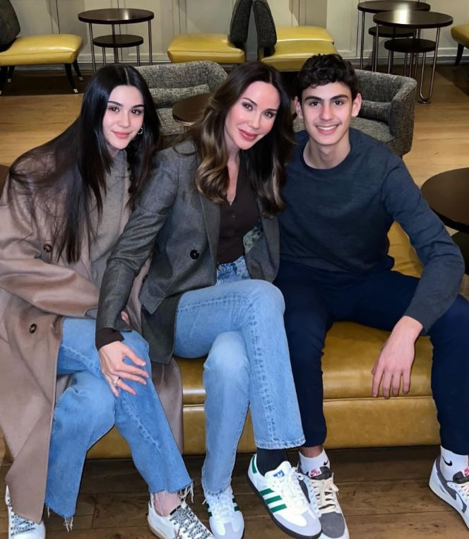 Demet Şener kızı İrem'le yeni karesini paylaştı: Anne kız günü