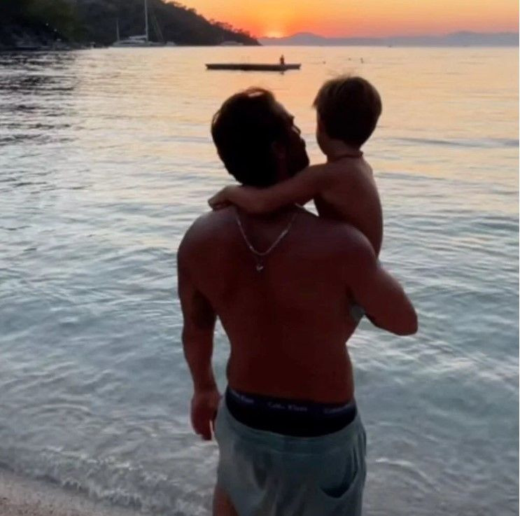 İbrahim Çelikkol ile oğlu Ali'den tatil pozları
