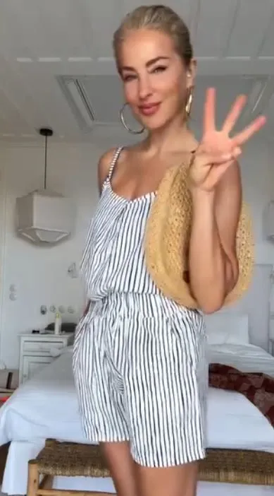 Burcu Esmersoy plaj stillerini paylaştı! Fit hali dikkat çekti
