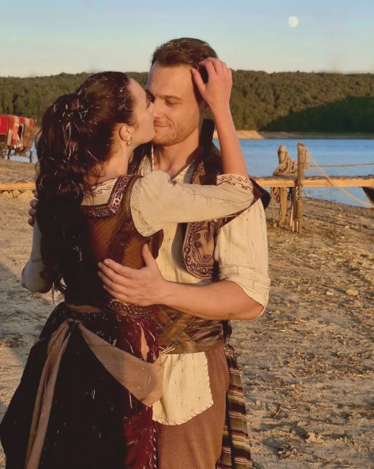 Kerem Bürsin ve Melis Sezen'li "Son Of A Rich"in setinden ilk kareler geldi! Fotoğraflar sosyal medyada ilgi gördü