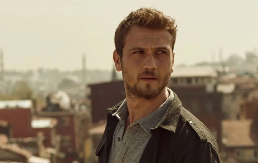 İtfaiyeler alarma geçti! Aras Bulut İynemli'nin villasında yangın İtfaiyeler alarma geçti! Aras Bulut İynemli'nin villasında yangın