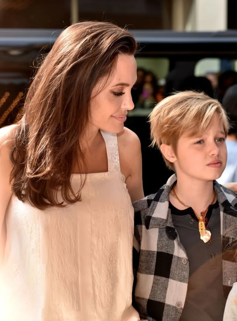 Angelina Jolie ve Brad Pitt'in kızı Shiloh, babasının soyadını bıraktı