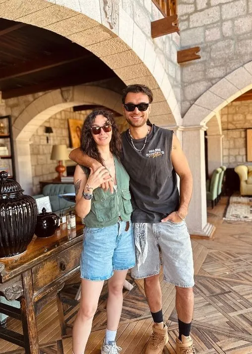 Birce Akalay ve sevgilisi Hakan Kurtaş'tan tatil pozları