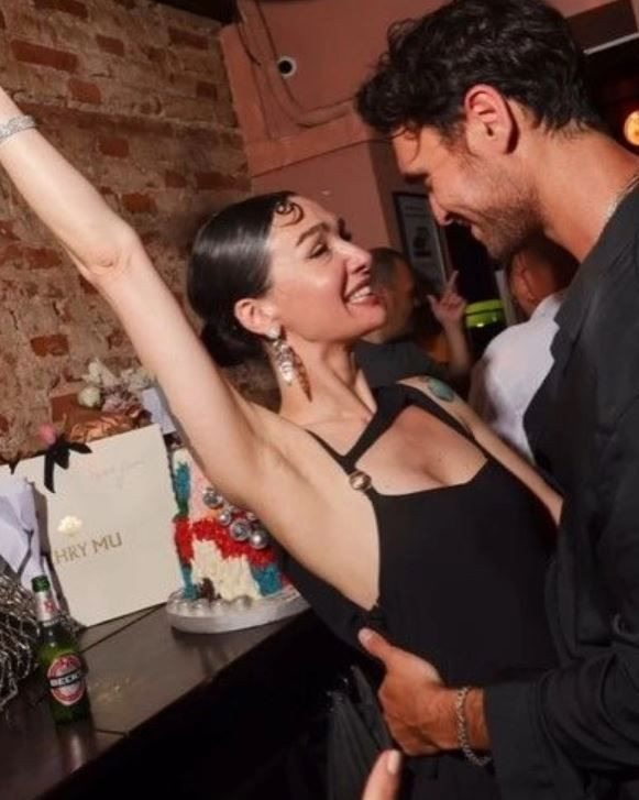 Birce Akalay ve sevgilisi Hakan Kurtaş'tan tatil pozları