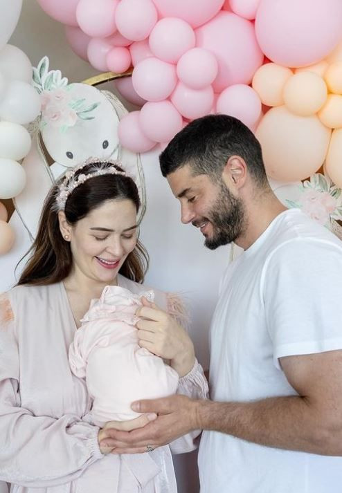 Yıldız Çağrı Atiksoy'dan minik kızıyla yeni poz: 3 aylık olduk