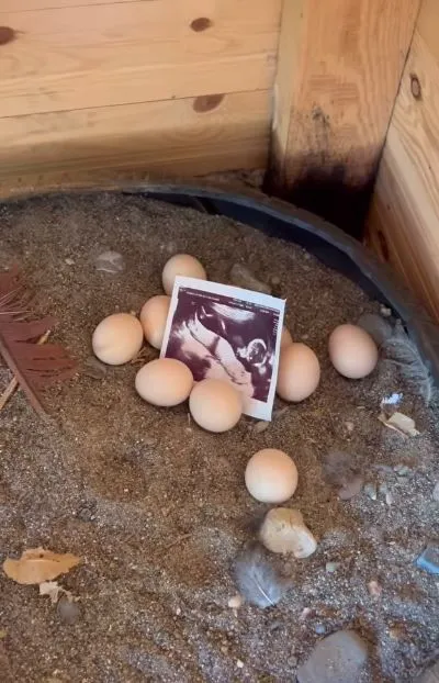 Oyuncu İlker Aksum'un bebeğinin cinsiyeti belli oldu