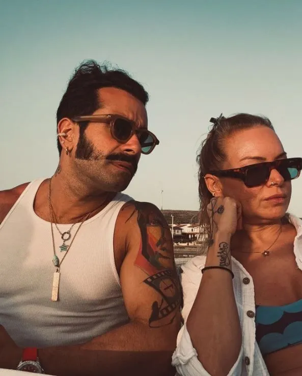 Gökhan Türkmen doğum gününde eşiyle nikah tazeledi