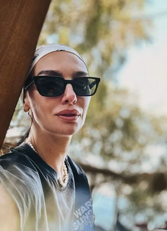 Birce Akalay ile sevgilisi Hakan Kurtaş'tan yeni tatil pozları: “Kor gibi sıcak ya da sular gibi serin”