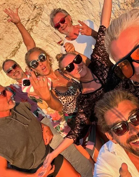 Doğa Rutkay ve Kerimcan Kamal çifti evliliklerinin 10. yılını kutladı