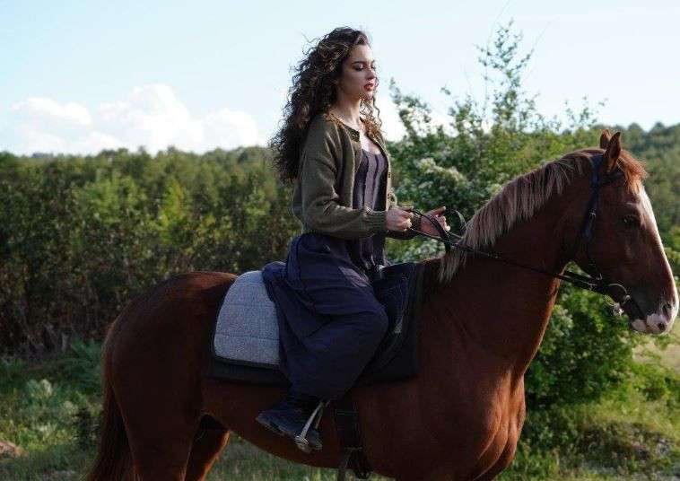 Yeni dizi 'Bir Gece Masalı' izleyici ile buluştu! Reytinglerde zirveyi zorladı