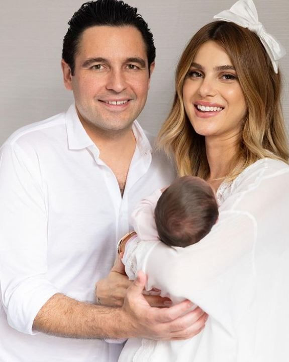 Nazlı Sabancı, kızı Arzu Alara'yla deniz keyfi yaptı