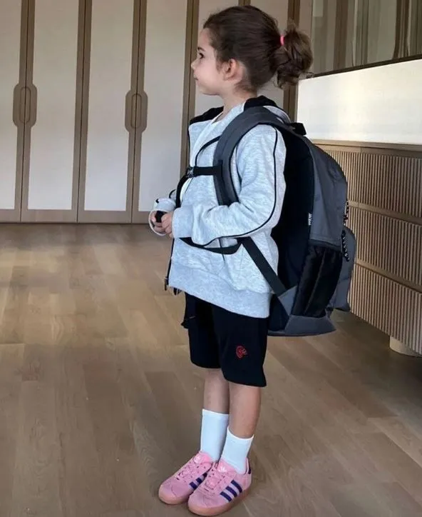 Ünlü isimler çocuklarının okul heyecanı paylaştı: "Bizim gözlerde yaşlar tabi yine"