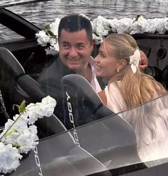 Acun Ilıcalı'nın eski eşi Zeynep Yılmaz'dan sevgilisiyle aşk pozu