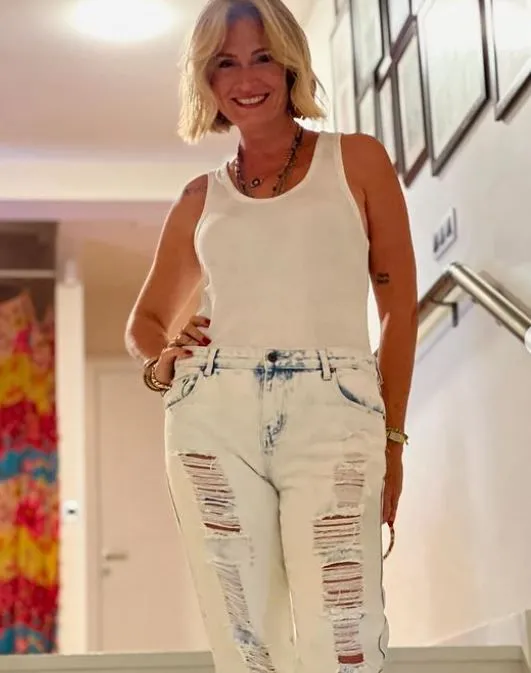 Ceyda Düvenci'den yeni pozlar: "Bazen net, bazen flu... Ne hissediyorsan yalnız değilsin"