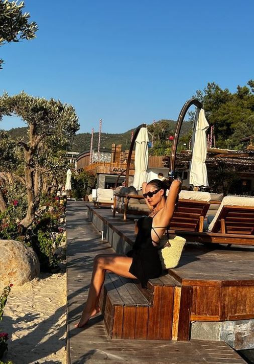 Fahriye Evcen yaza doyamadı! Tatil paylaşımlarıyla gündem oldu