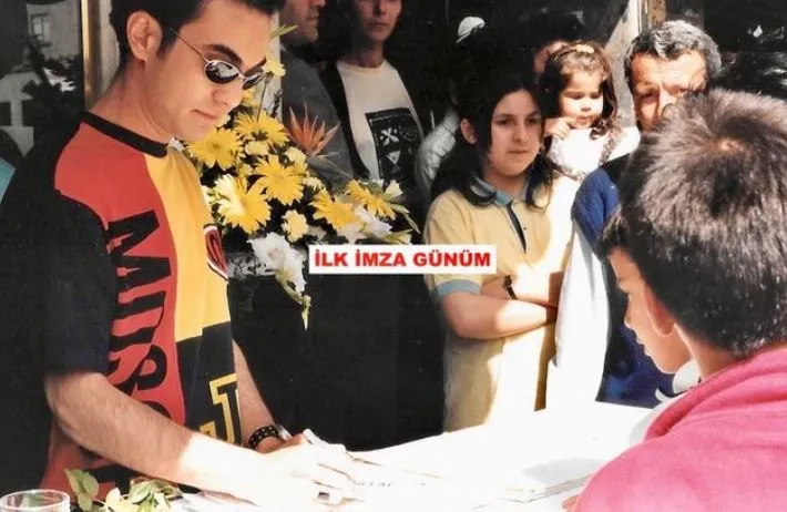 Serdar Ortaç'tan nostaljik paylaşımlar: İlk arabası, ilk aşkı, ilk klip çekimi, ilk imza günü...