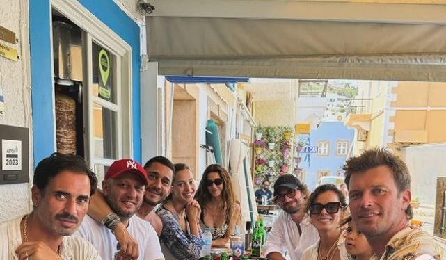 Kıvanç Tatlıtuğ yaza, ailesi ve dostlarıyla Marathi Adası'nda veda etti