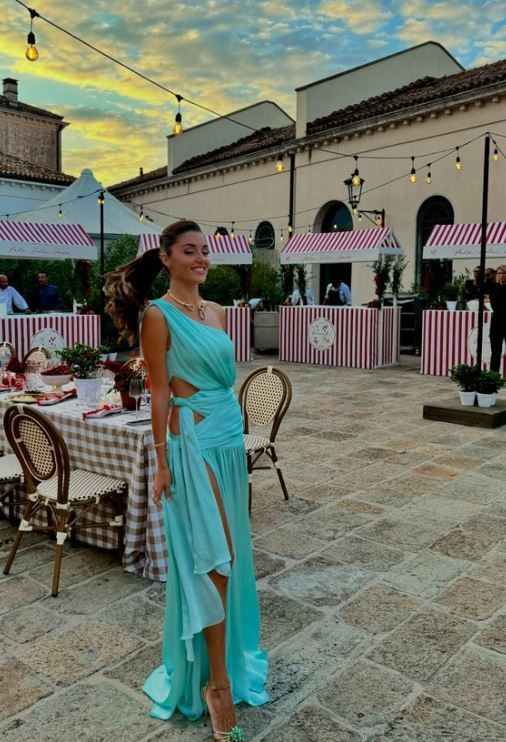 Hande Erçel'den sevgilisi Hakan Sabancı ile yeni kareler