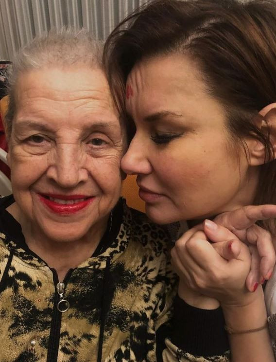 Deniz Seki annesini ölüm yıl dönümünde andı: Seni düşünmediğim tek bir an olmadı anne