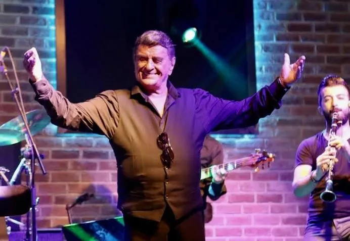 Bir döneme şarkılarıyla damga vurmuştu! Alpay'ın son hali sevenlerini üzdü