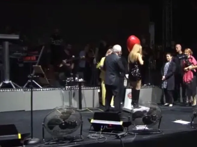 Edirne'de Derya Uluğ'a kilosu kadar 'beyaz altın' verildi