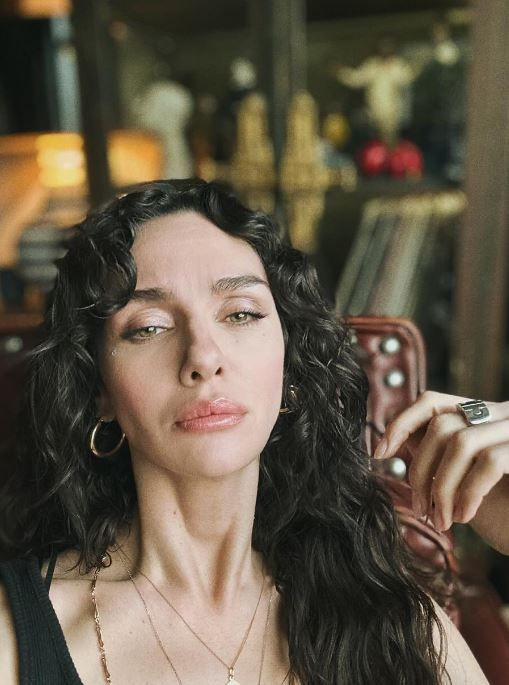 Birce Akalay, takipçilerini 37 yıl öncesine götürdü: "1987 - Stüdyo Yüksel"