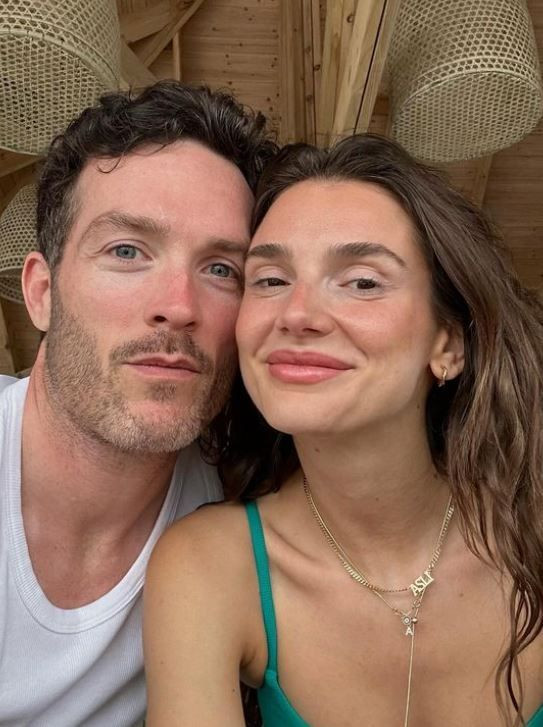Oyuncu Aslı Sümen, Chris Bann ile Roma'da evlendi