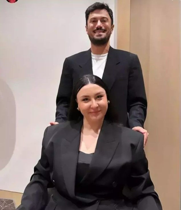 Yasemin Sakallıoğlu kendi giydiği vatkalı ceketi eleştirdi