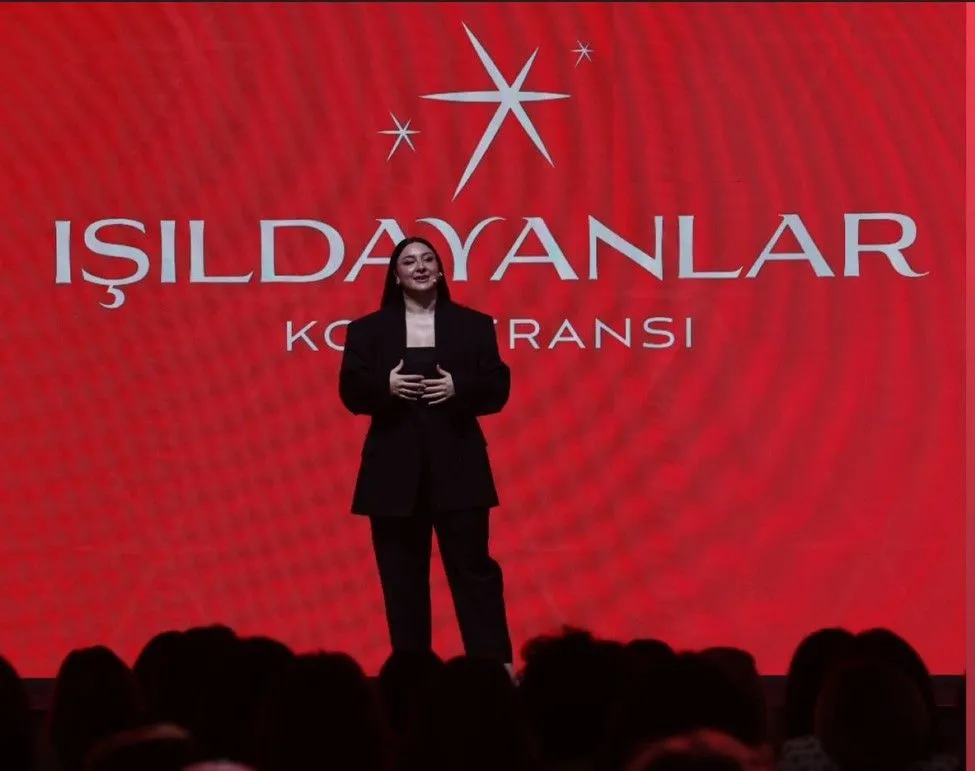 Yasemin Sakallıoğlu kendi giydiği vatkalı ceketi eleştirdi