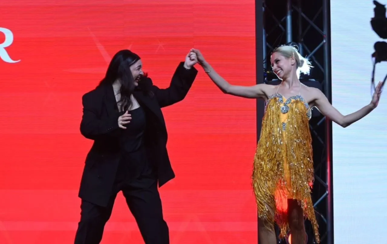 Yasemin Sakallıoğlu kendi giydiği vatkalı ceketi eleştirdi