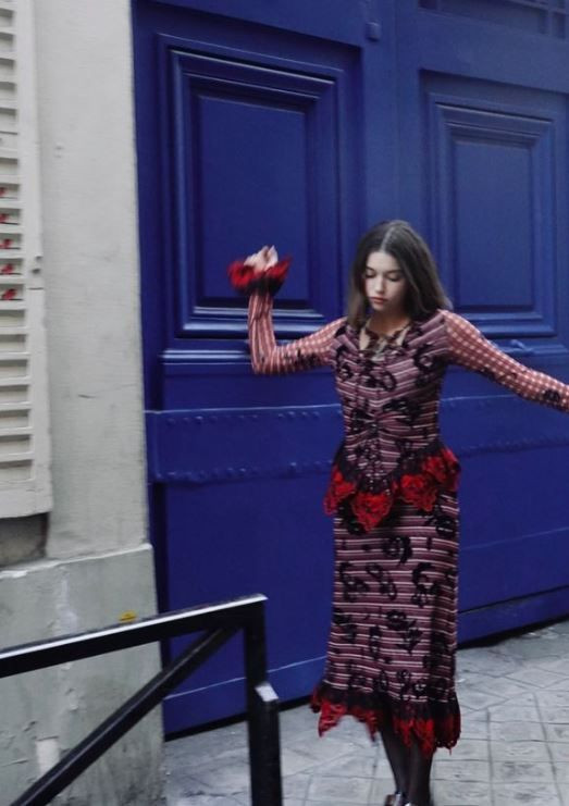 Afra Saraçoğlu'ndan Paris pozları: Hayatımın elbisesi