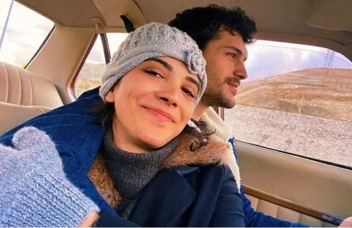 Oyuncu Alperen Duymaz baba oldu: İşte bebeğinin adı...