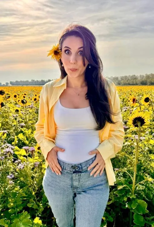 Şarkıcı Karsu Dönmez, hamile olduğunu duyurdu: "Seni kollarımıza almak için sabırsızlanıyoruz"