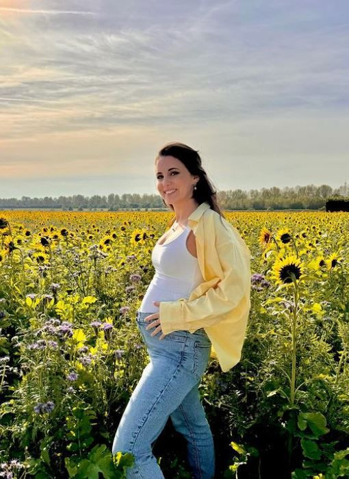 Şarkıcı Karsu Dönmez, hamile olduğunu duyurdu: "Seni kollarımıza almak için sabırsızlanıyoruz"