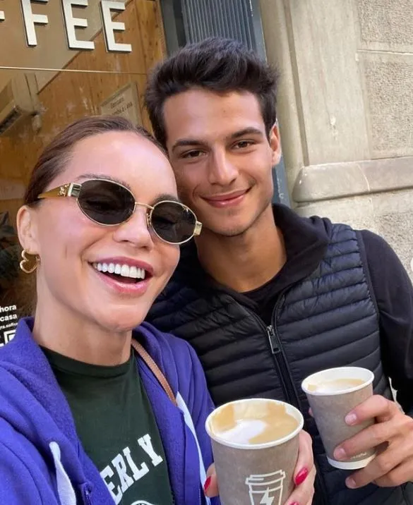 Ebru Şallı oğlu Beren’le Barselona pozlarını paylaştı