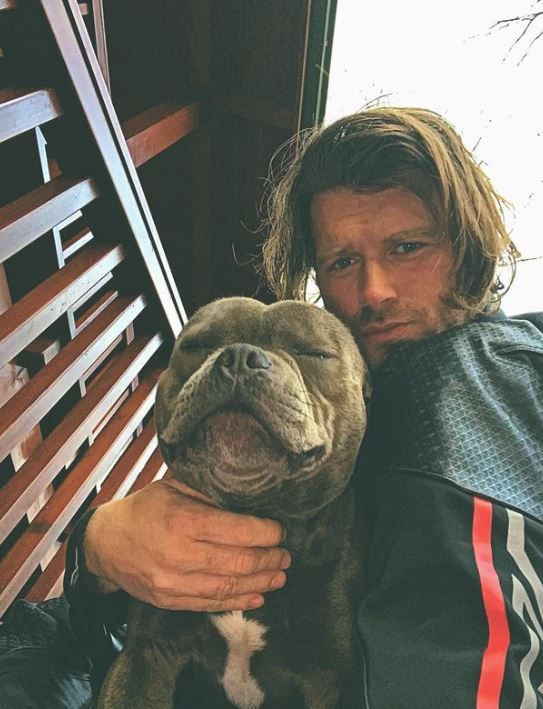 Kıvanç Tatlıtuğ köpeği ile pozlarını paylaştı: Efsane genç