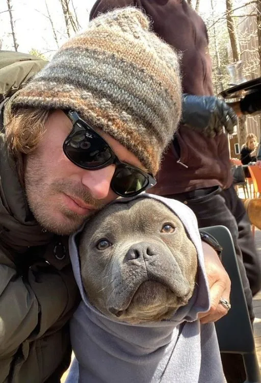Kıvanç Tatlıtuğ köpeği ile pozlarını paylaştı: Efsane genç