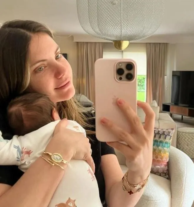 Eda Ece kızıyla yeni pozunu paylaştı! Görenler babaya benzetti