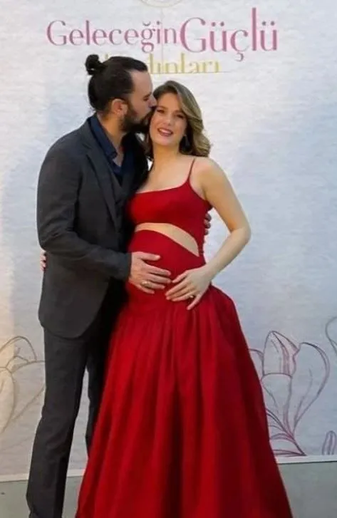 Burcu Biricik'ten minik kızı Luna'yla paylaşım: Gel dünyaları gezelim seninle