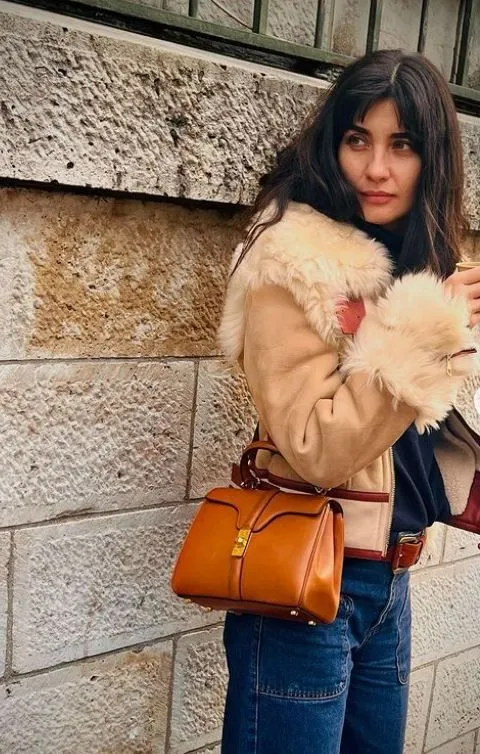 Tuba Büyüküstün ikiz kızları Maya ve Toprak ile Paris pozlarını paylaştı! İkizlerin son hali şaşırttı