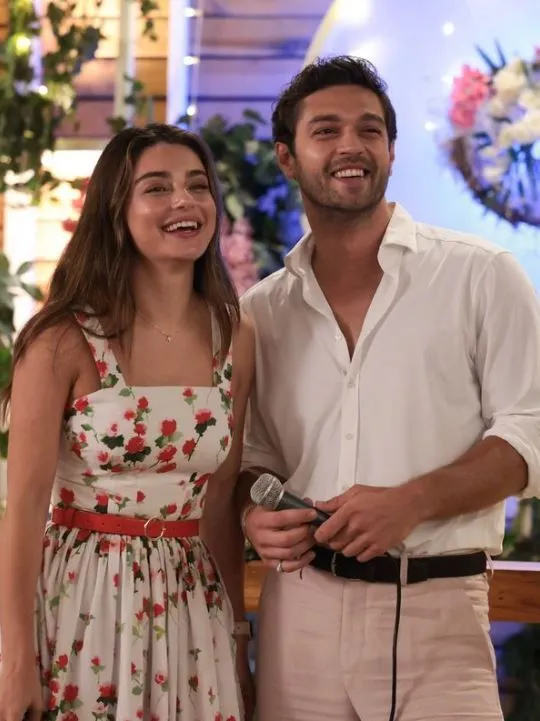 Ayça Ayşin Turan ve Furkan Andıç'lı '39 Derecede Aşk' filminden İlk kareler yayınlandı