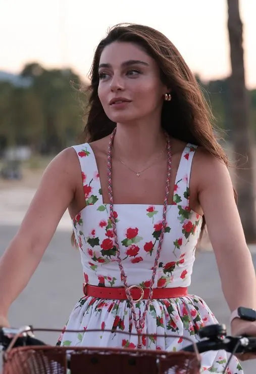 Ayça Ayşin Turan ve Furkan Andıç'lı '39 Derecede Aşk' filminden İlk kareler yayınlandı