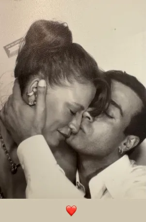 Mert Demir aşka geldi! Serenay Sarıkaya ile yeni karesini paylaştı