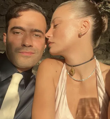 Mert Demir aşka geldi! Serenay Sarıkaya ile yeni karesini paylaştı