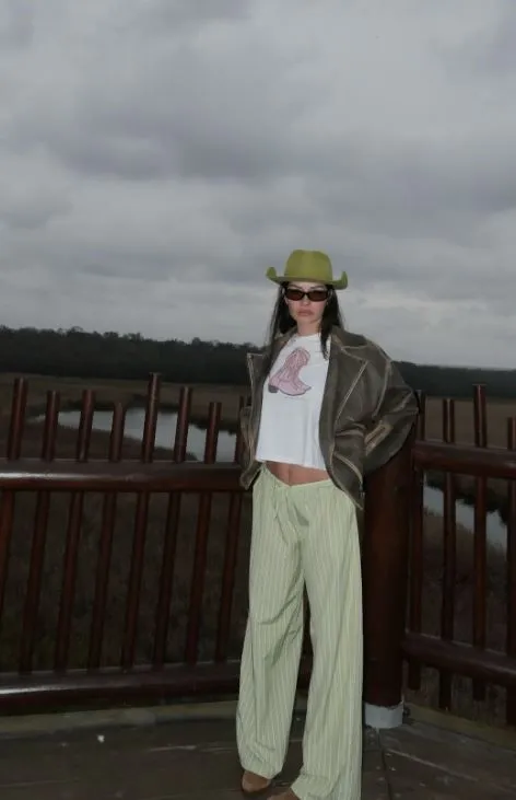 Yasemin Özilhan'ın kovboy tarzı beğeni topladı! Görenler Kendall Jenner’a benzetti