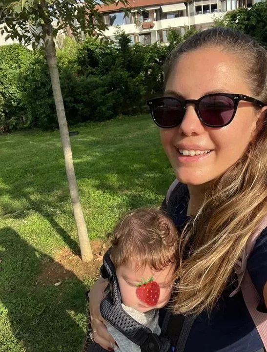 Eda Ece ile Buğrahan Tuncer'in romantik Paris tatili