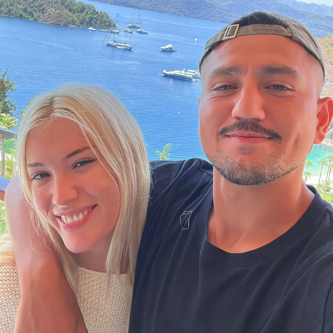 Cengiz Ünder'den sevgilisi Bilge Yenigül'e sürpriz doğum günü