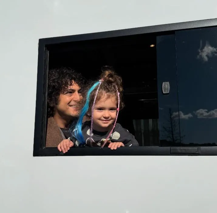 Taner Ölmez’in kızı Zeynep’ten babasına 'Deha' setinde sürpriz