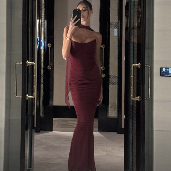 Elle gecesinde ünlülerin şıklık yarışı